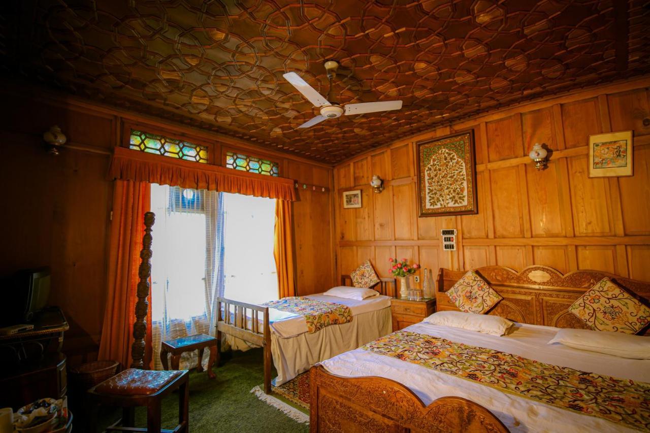 The Shelter Group Of Houseboats & Tour Organiser Srīnagar Exterior foto