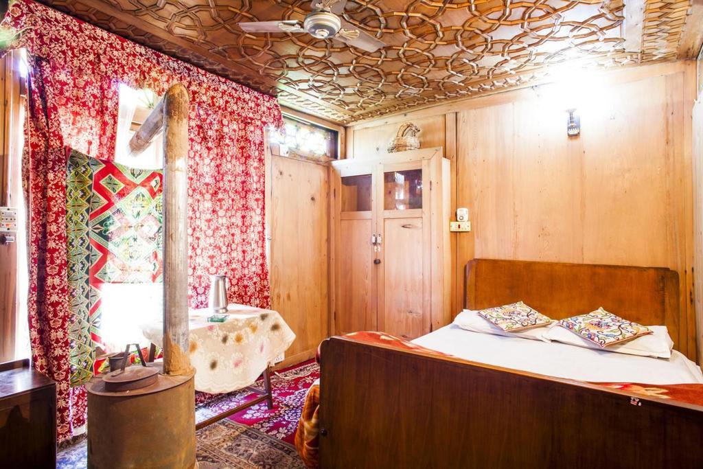 The Shelter Group Of Houseboats & Tour Organiser Srīnagar Exterior foto